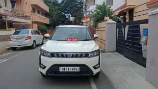 Mahindra XUV300 W6